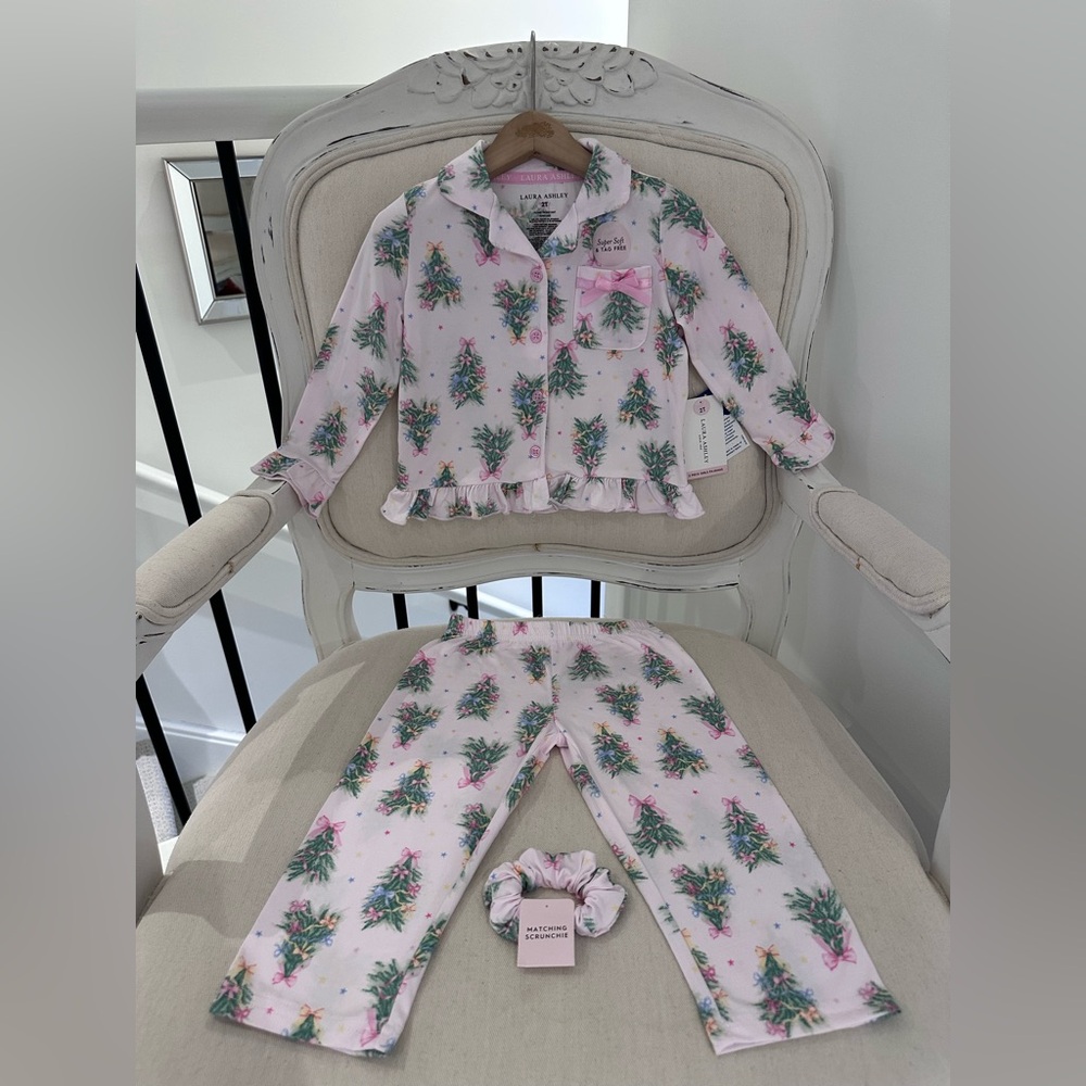 🎀 2T Floral, Ribbon, Bow & Christmas Tree Ruffled Toddler Pajamas Set
